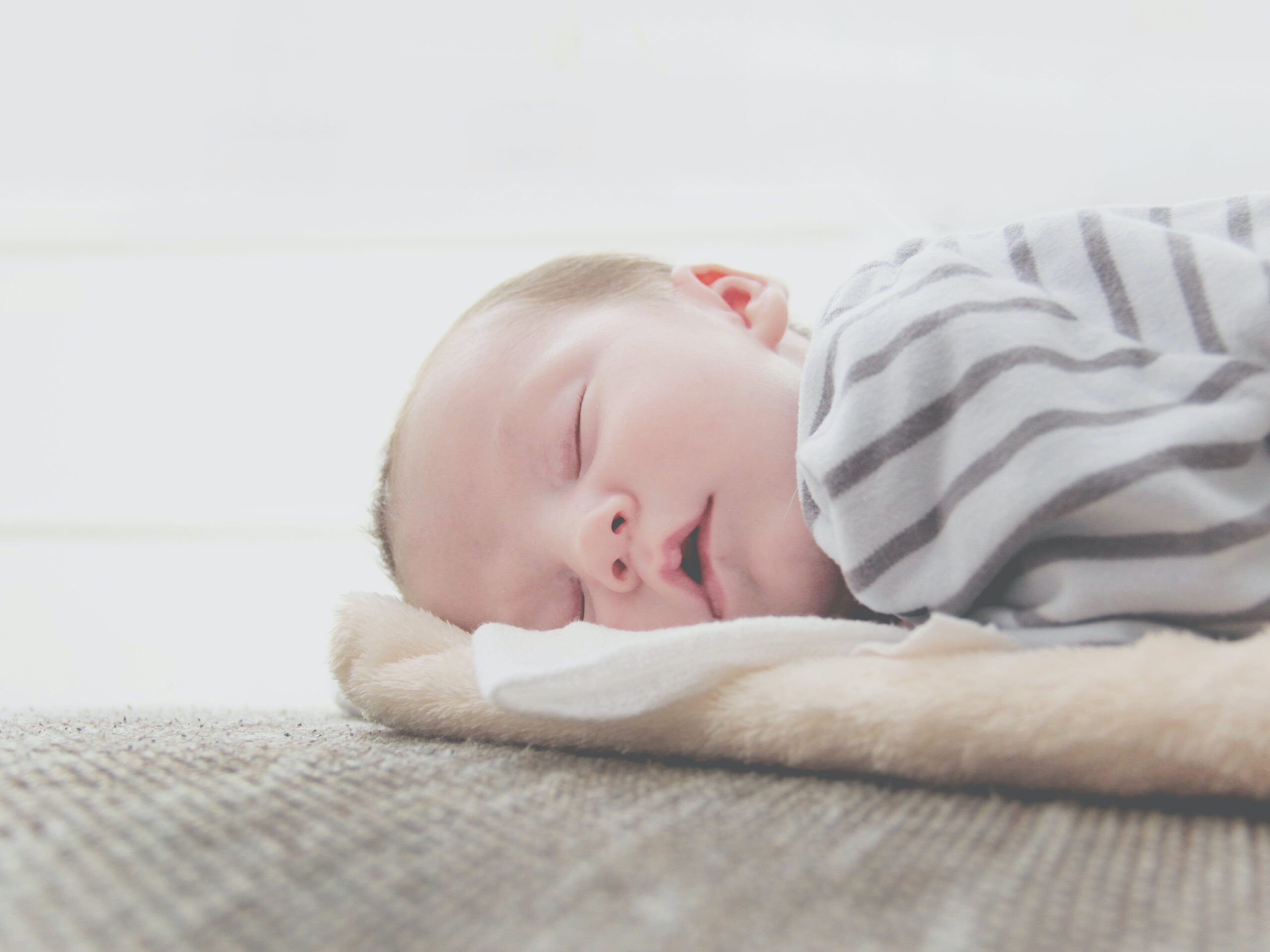 Materac dla niemowlaka – jak wybrać najlepszy?