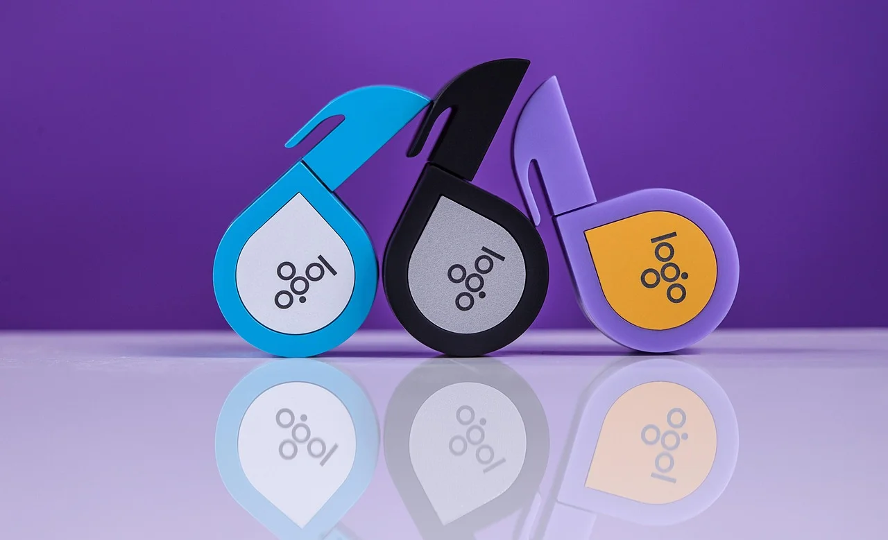 Gadżety reklamowe, które przyciągają uwagę – od parasoli po leżaki z logo