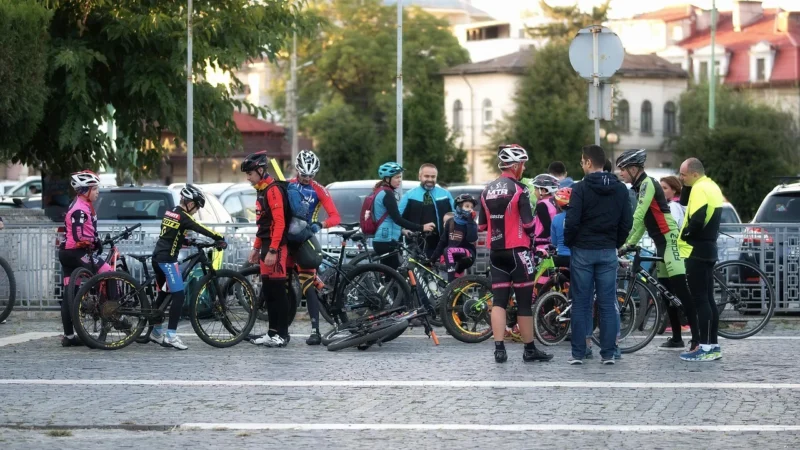 Beliani Klasyczne prostokątne lustro ścienne z oświetleniem LED do makijażu Lucenay